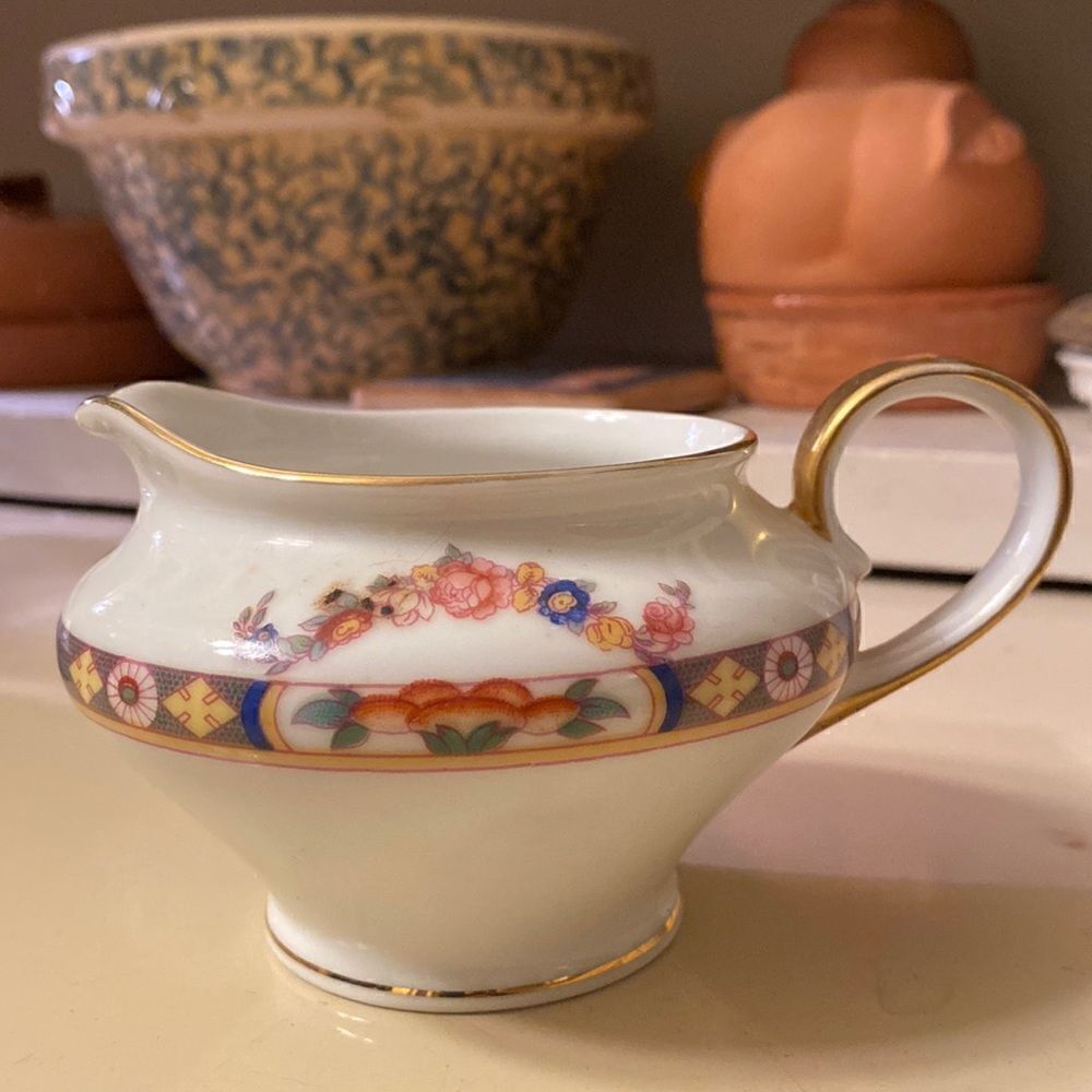 🎀 VINTAGE 🎀 Creamer Porcelain/China